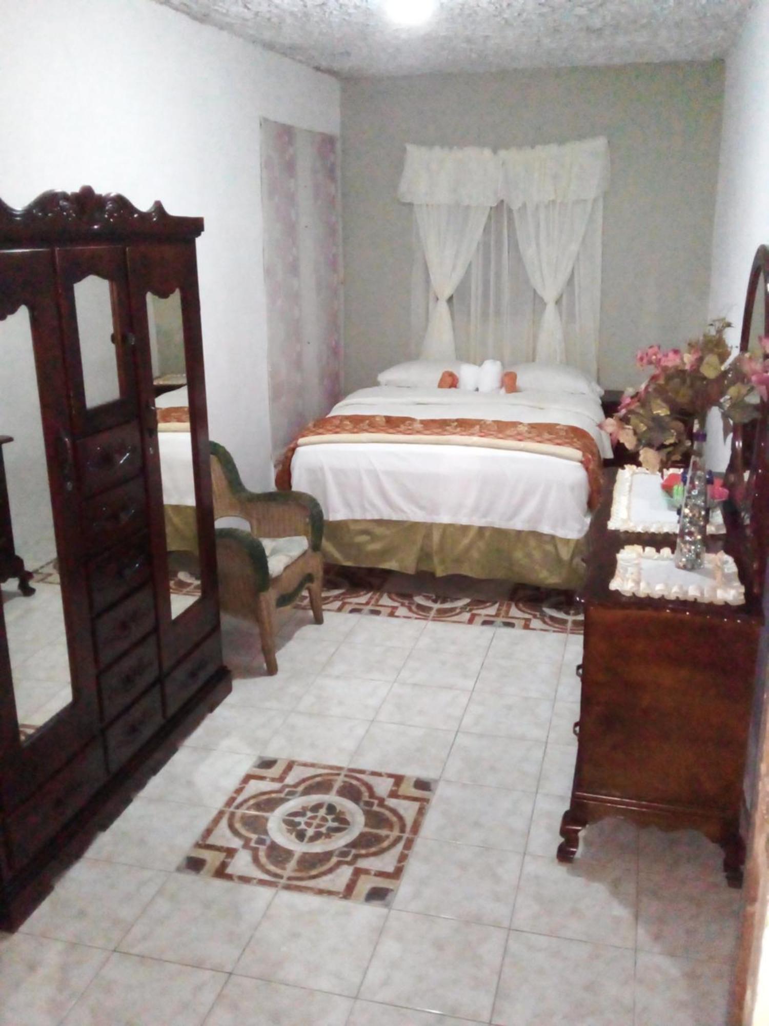Nine Miles Cultural Hangouts And Tours Stepney Bagian luar foto